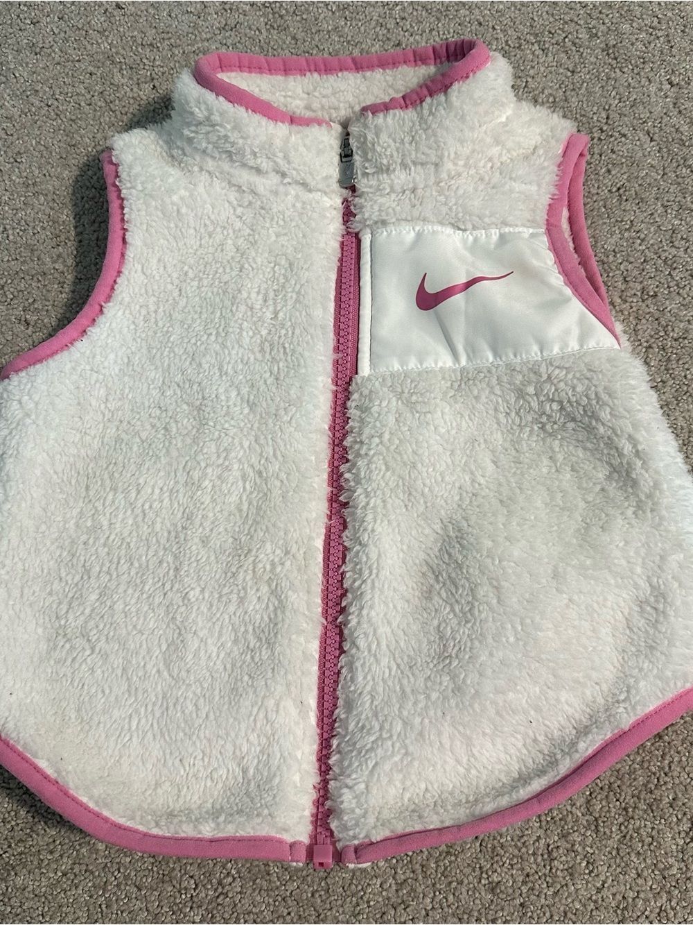 Nike toddler girl White Sherpa Vest with Pink Trim and Swoosh VGUC